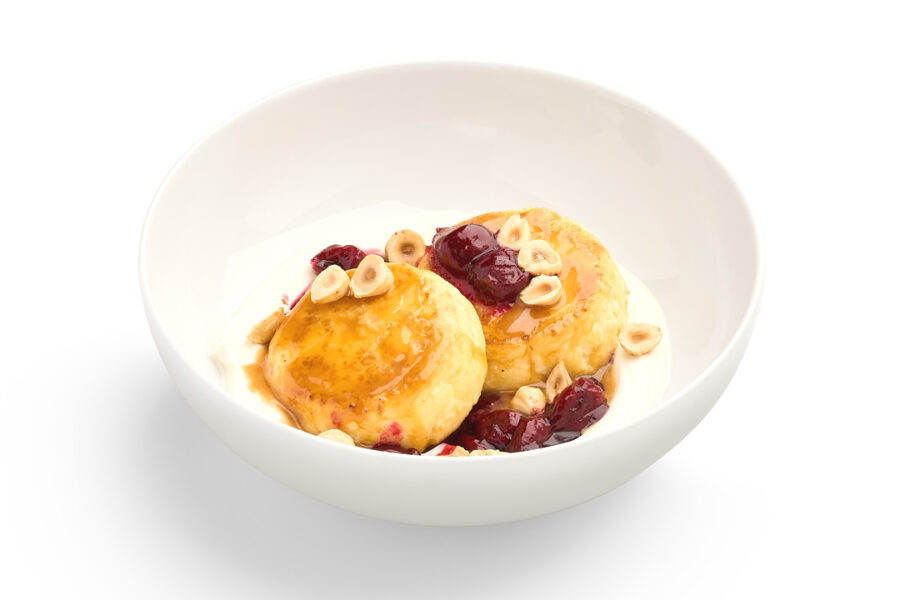 Brânzoaice dulci cu iaurt și vișine