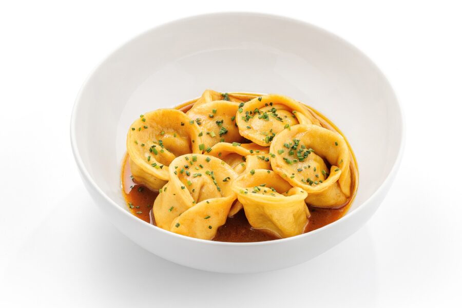 Ravioli cu carne de vită și sos brun