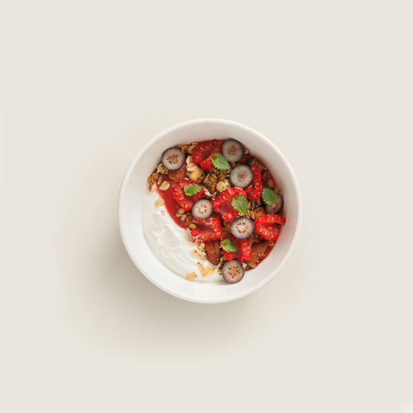 Iaurt cu granola și fructe